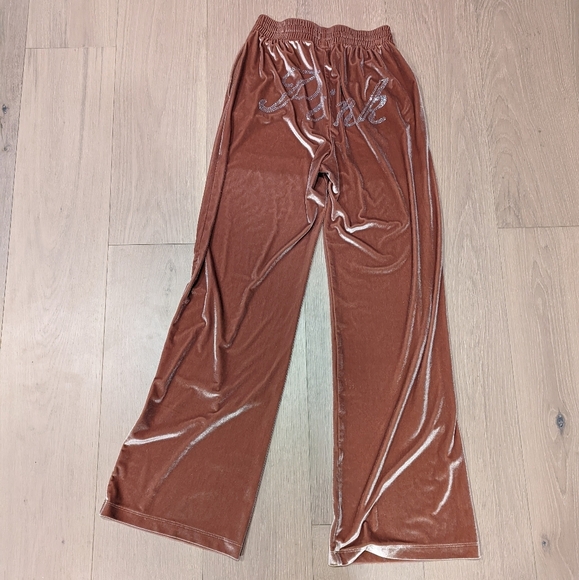 Velvet Tracksuit in Shimmering Brown - Picture 10 of 12
